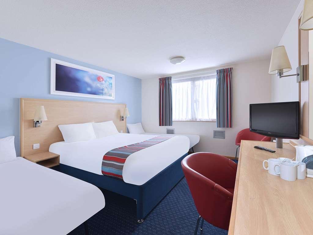Travelodge Milton Keynes Old Stratford Habitación foto